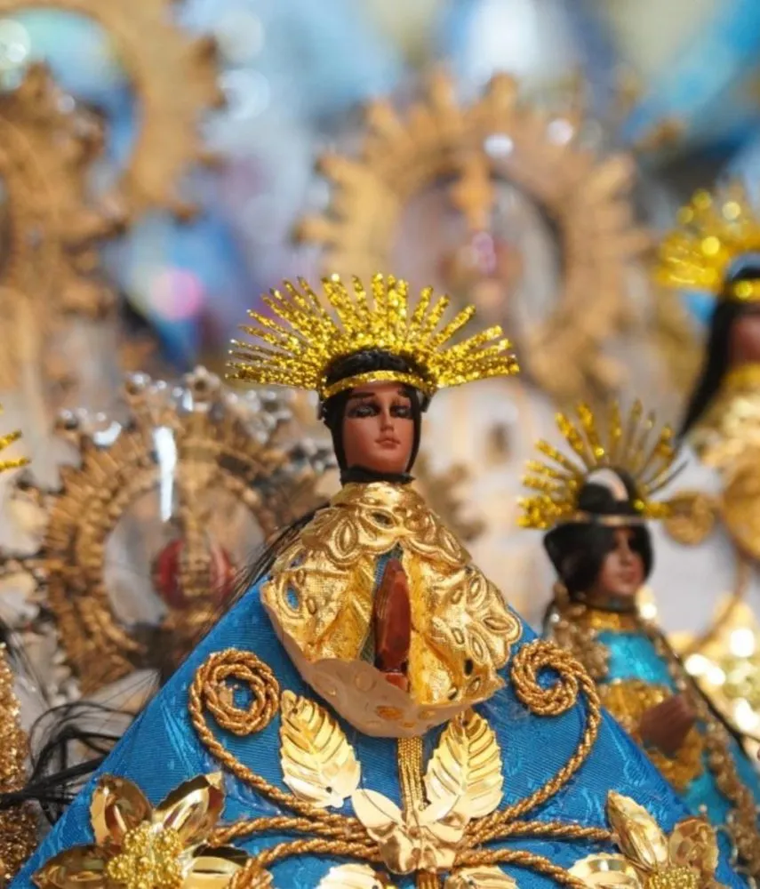 Venta de artículos religiosos en el mercado de Juquila Oaxaca